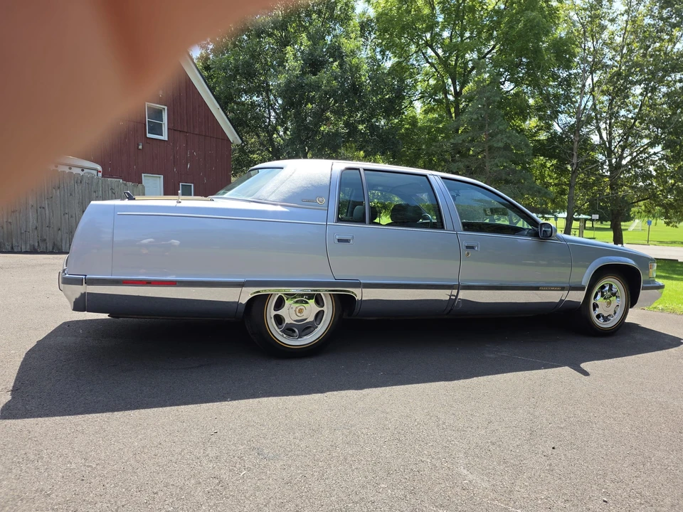 1995 Cadillac Fleetwood - Image 30 of 31