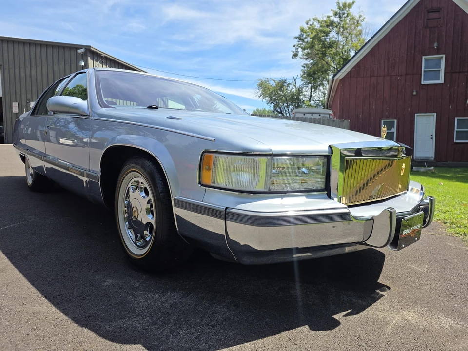 1995 Cadillac Fleetwood - Image 17 of 31