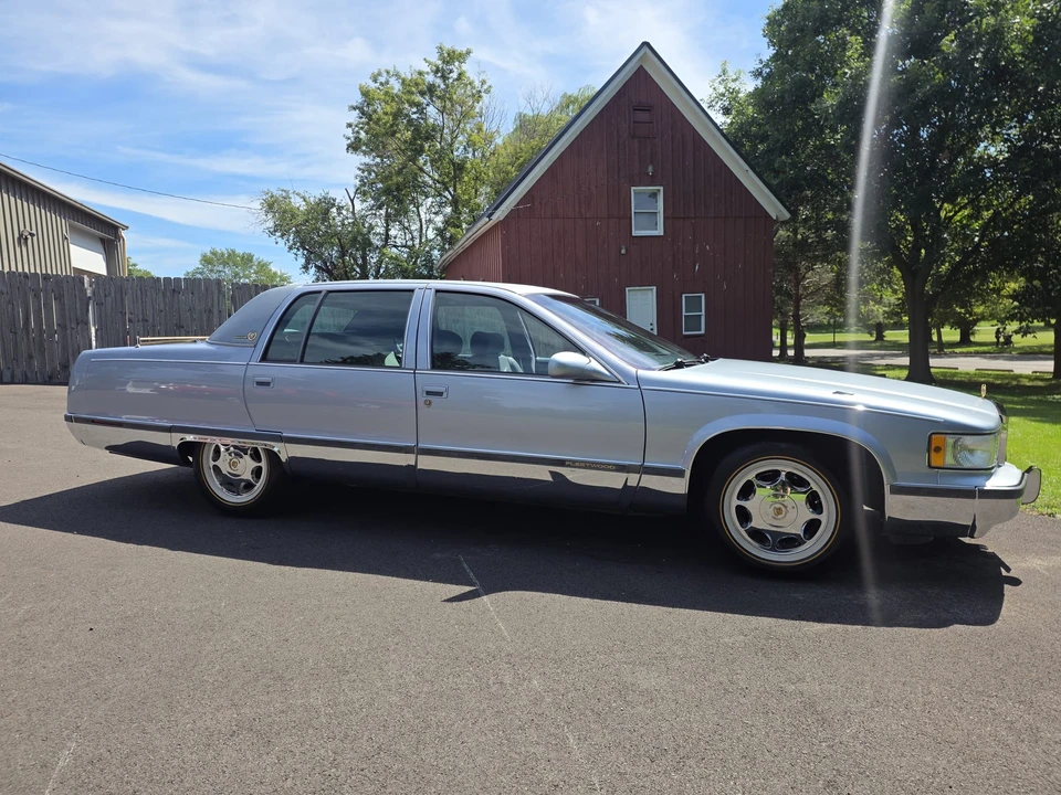 1995 Cadillac Fleetwood - Image 24 of 31