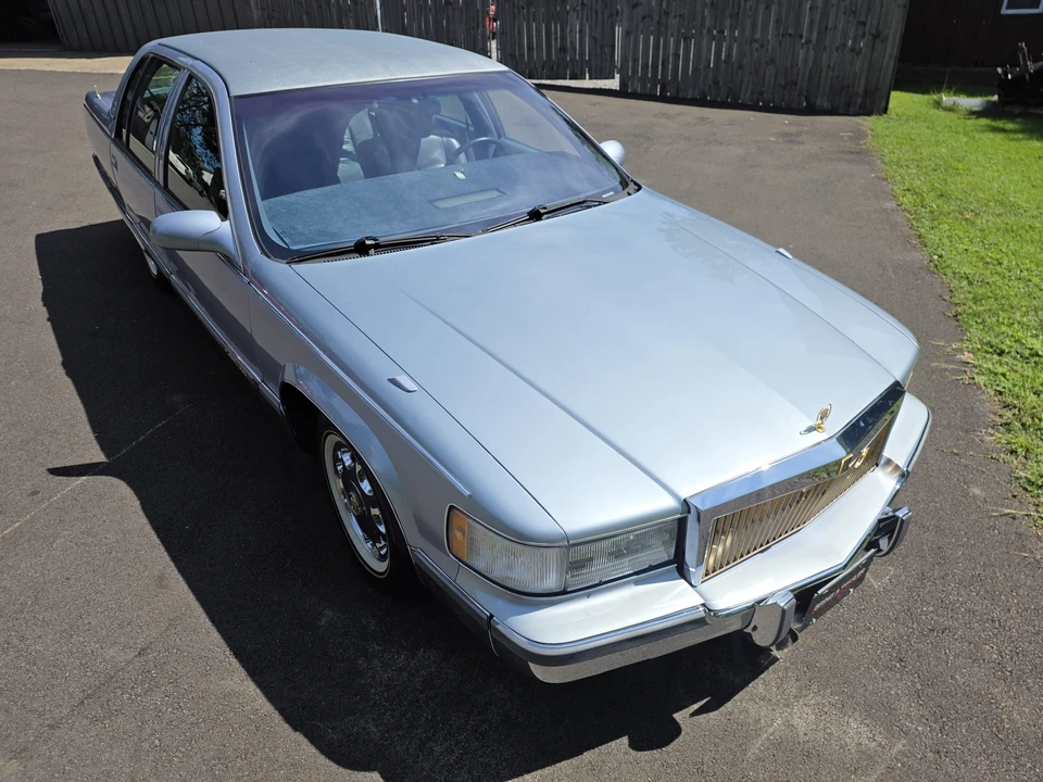 1995 Cadillac Fleetwood - Image 12 of 31