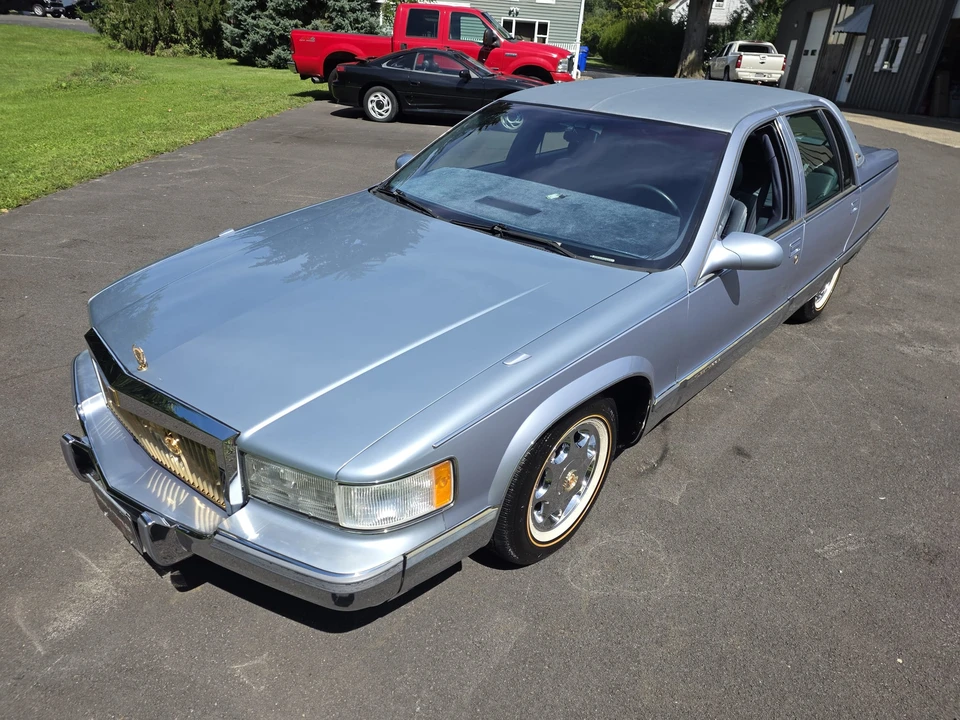 1995 Cadillac Fleetwood - Image 4 of 31