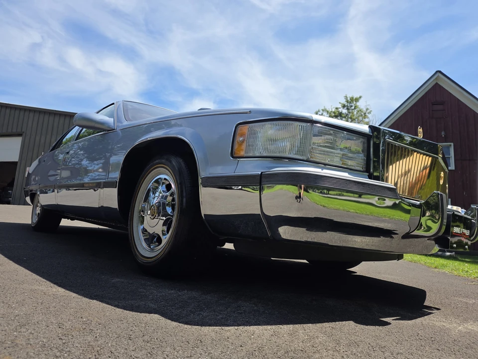 1995 Cadillac Fleetwood - Image 16 of 31