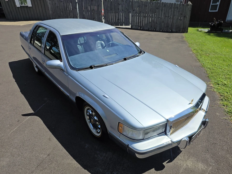 1995 Cadillac Fleetwood - Image 11 of 31