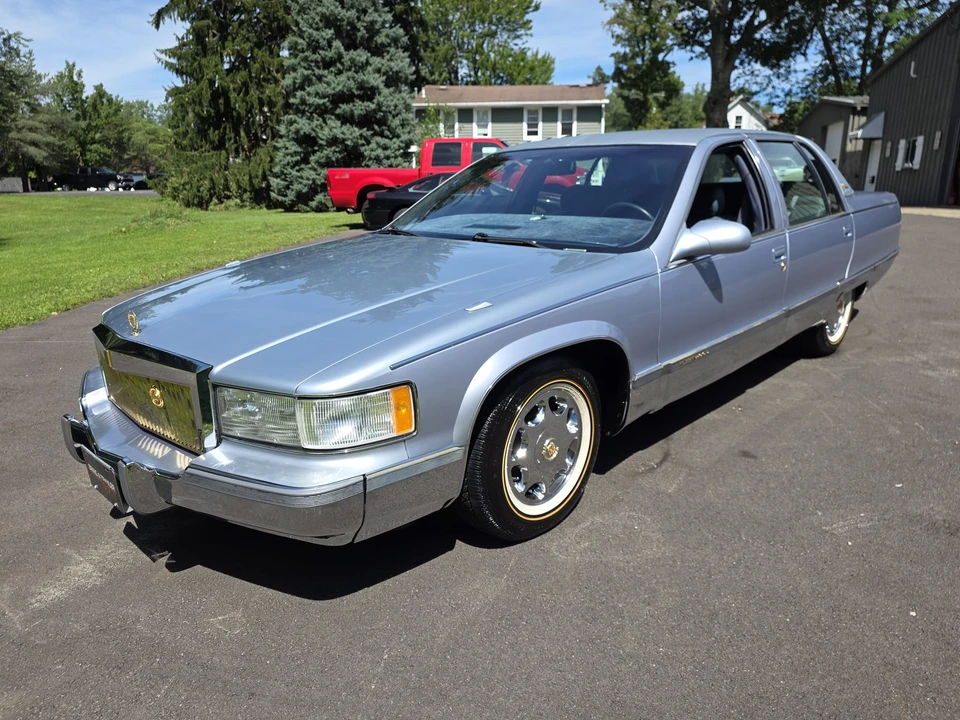 1995 Cadillac Fleetwood - Image 3 of 31