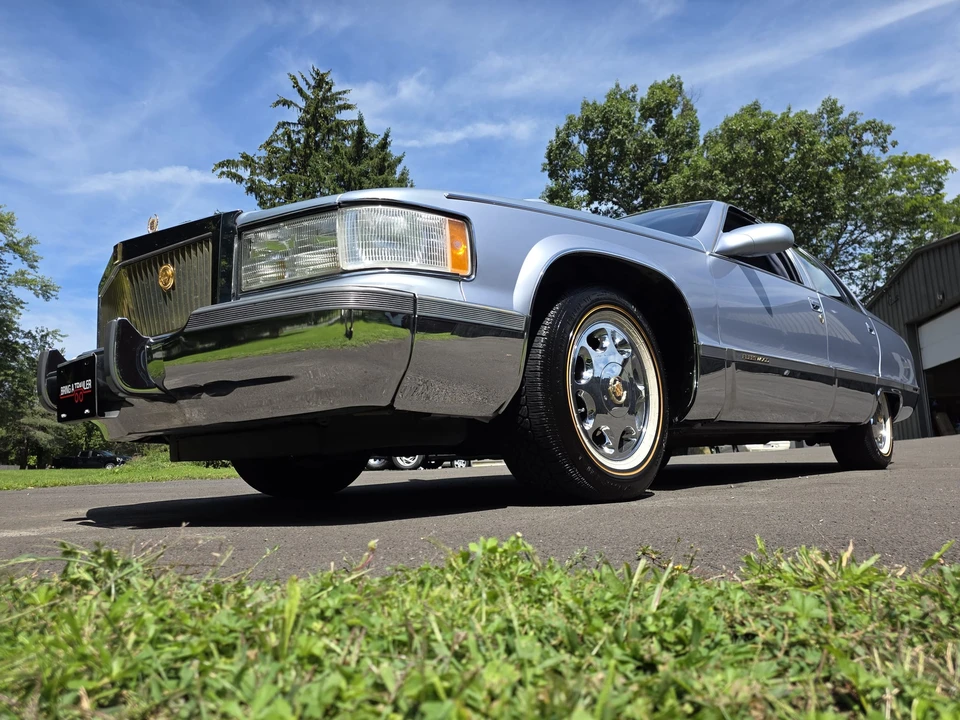 1995 Cadillac Fleetwood - Image 5 of 31