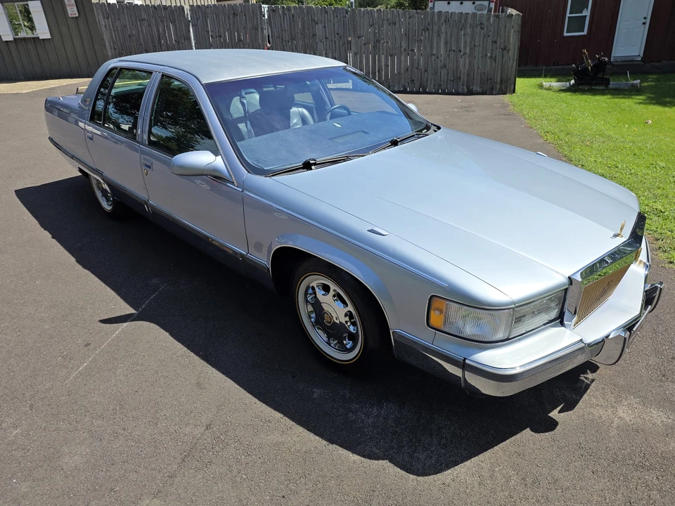1995 Cadillac Fleetwood - Image 13 of 31
