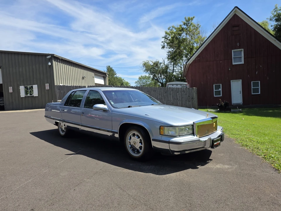1995 Cadillac Fleetwood - Image 19 of 31