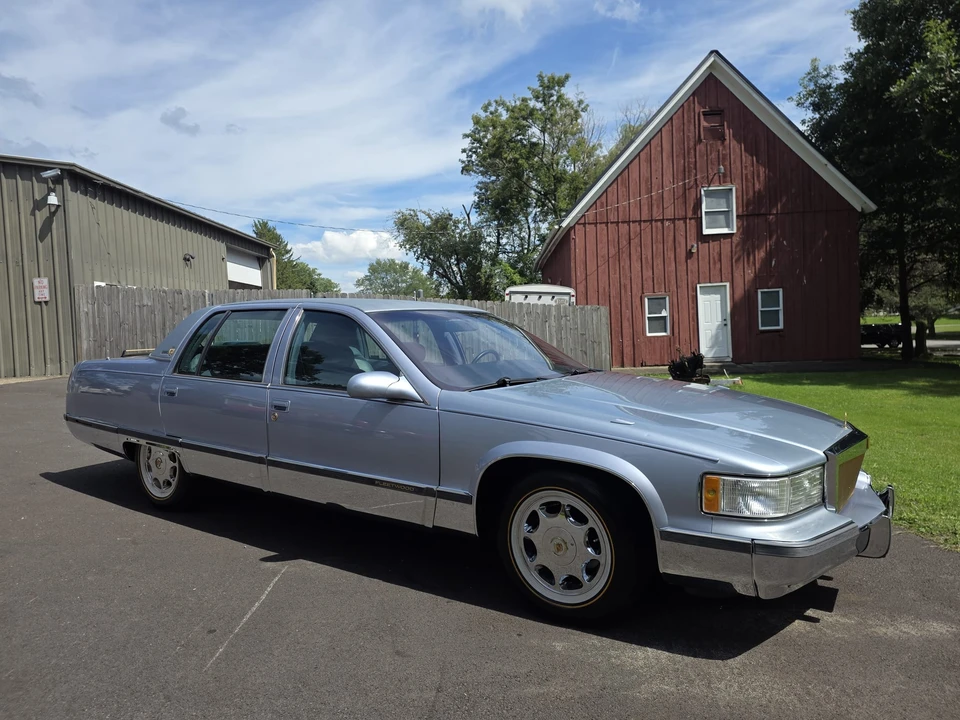 1995 Cadillac Fleetwood - Image 20 of 31