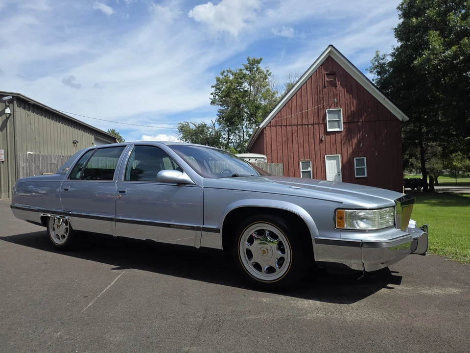 1995 Cadillac Fleetwood - Image 25 of 31