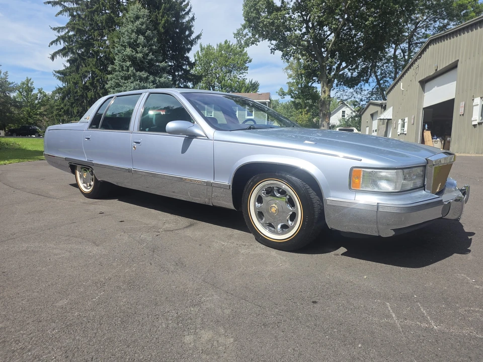 1995 Cadillac Fleetwood - Image 22 of 31