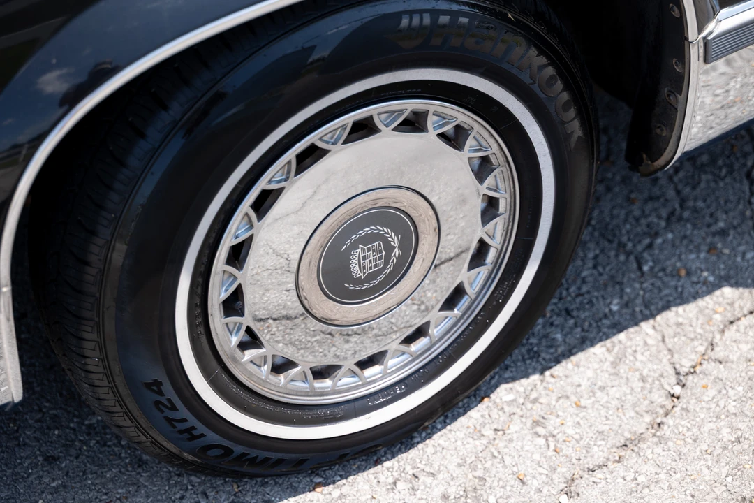1995 Cadillac Fleetwood - Image 26 of 31