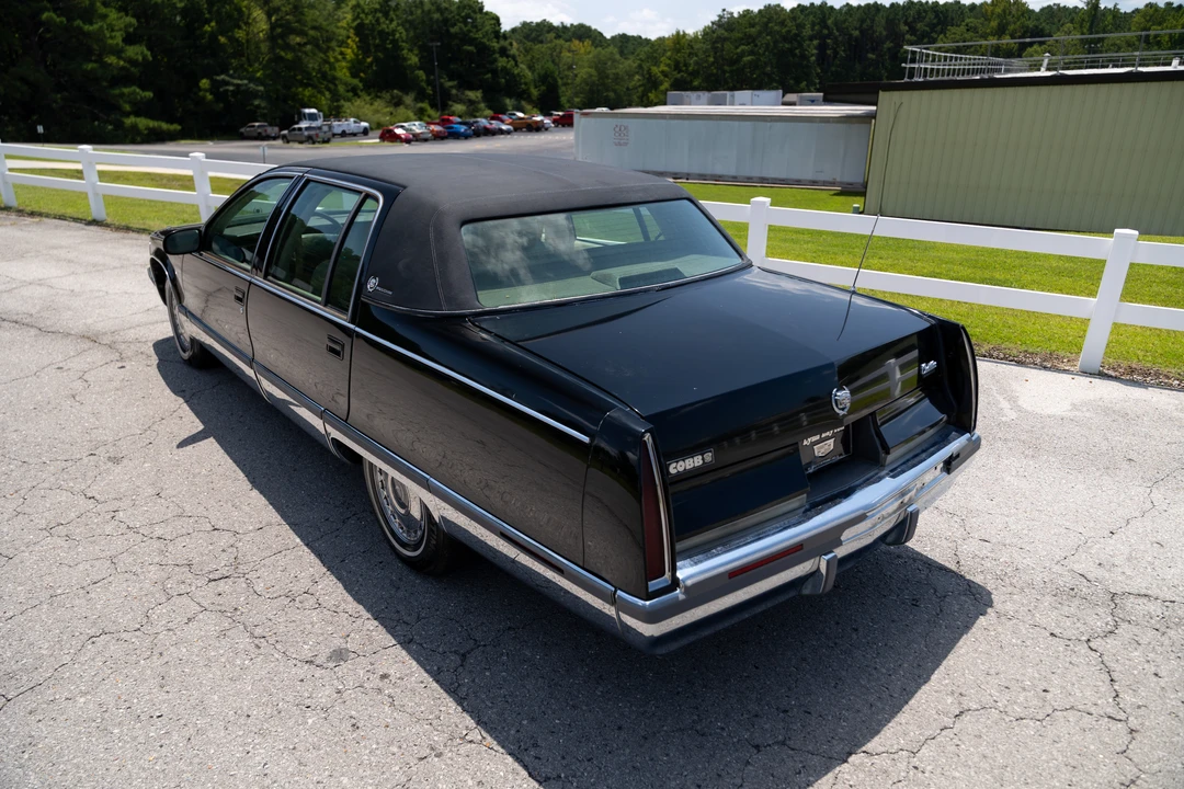 1995 Cadillac Fleetwood - Image 10 of 31