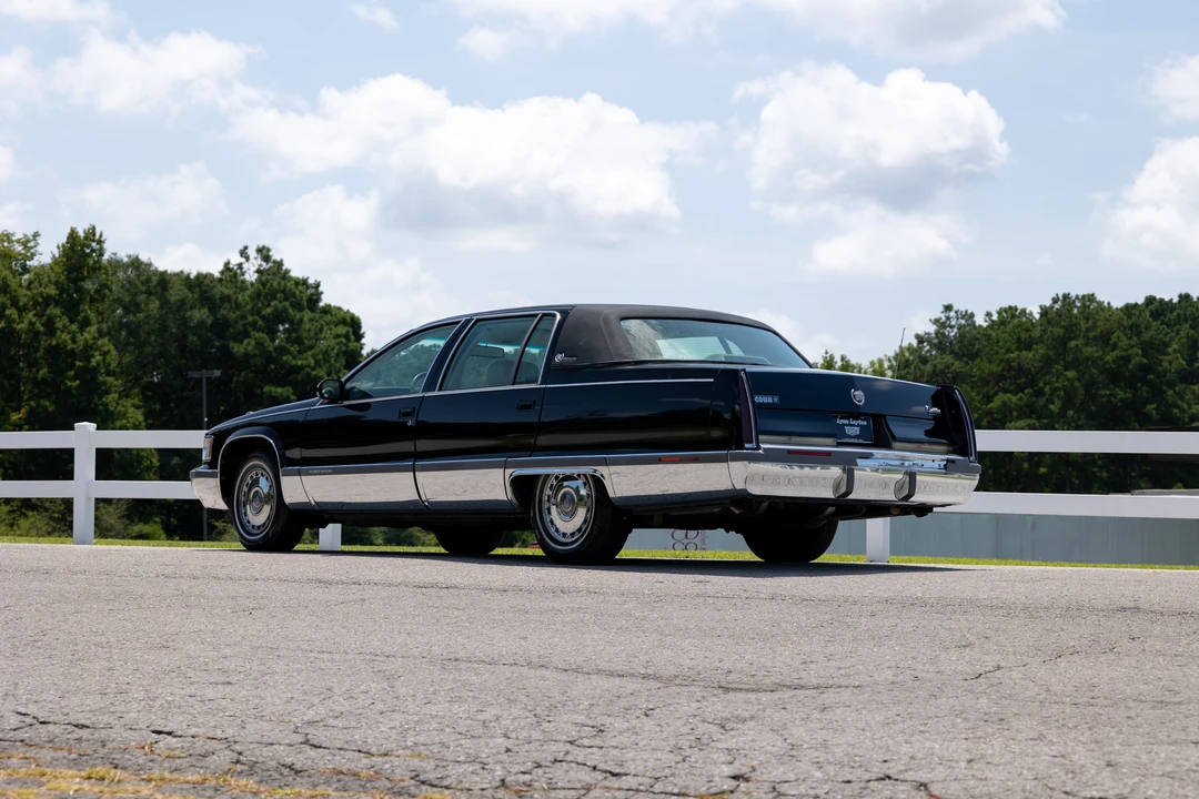 1995 Cadillac Fleetwood - Image 9 of 31