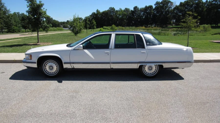 1995 Cadillac Fleetwood - Image 2 of 8