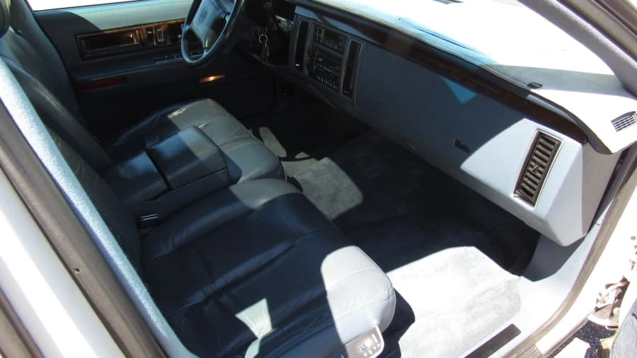 1995 Cadillac Fleetwood - Image 5 of 8