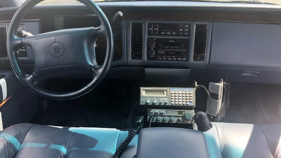 1995 Cadillac Fleetwood - Image 4 of 27