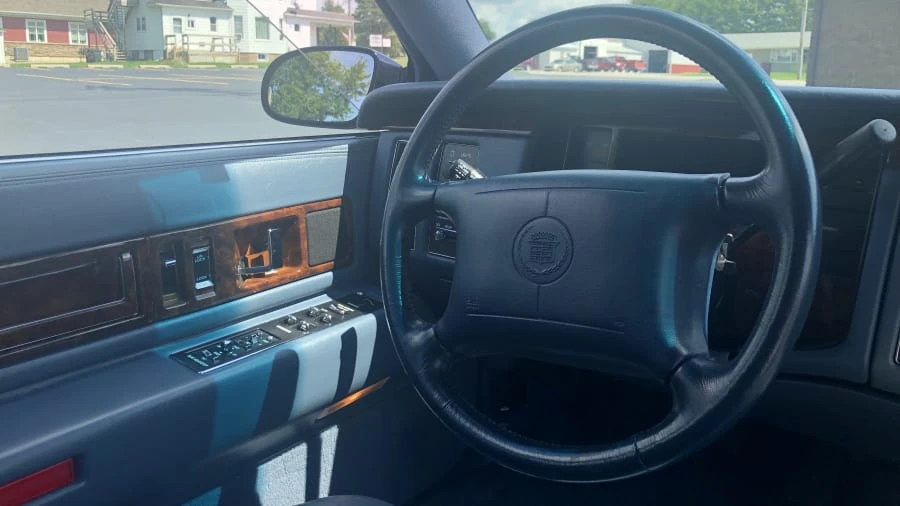 1995 Cadillac Fleetwood - Image 5 of 27