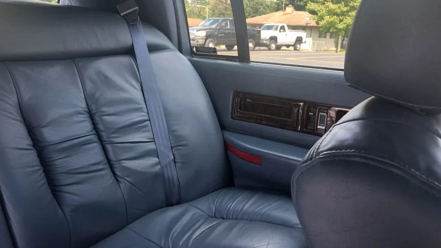 1995 Cadillac Fleetwood - Image 9 of 27