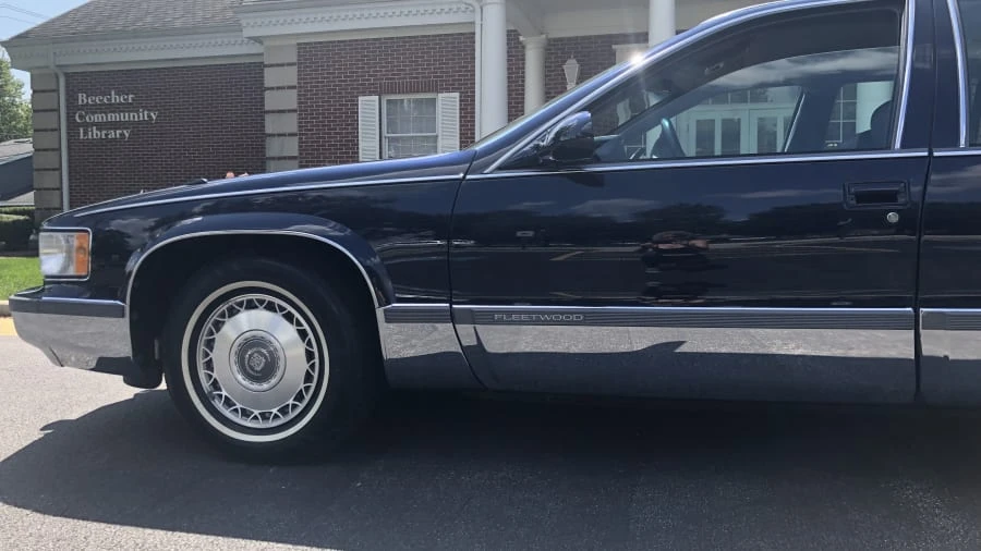 1995 Cadillac Fleetwood - Image 15 of 27