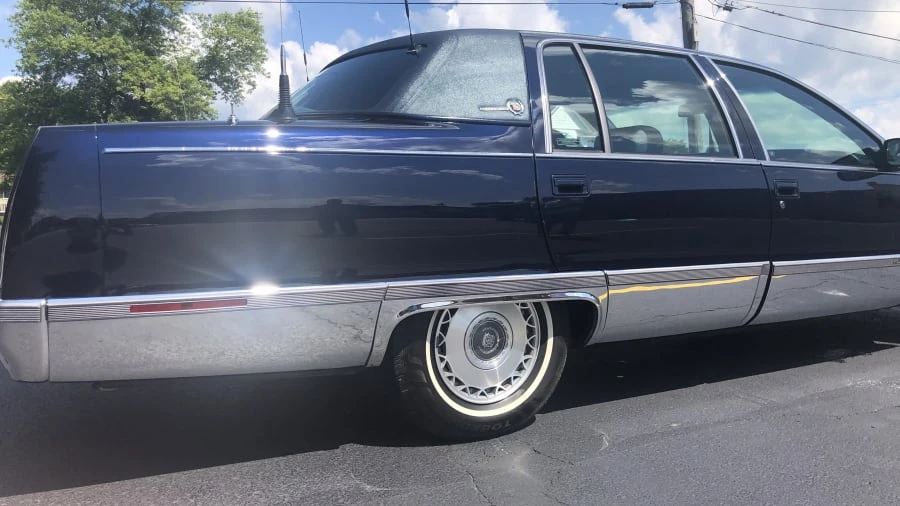 1995 Cadillac Fleetwood - Image 24 of 27