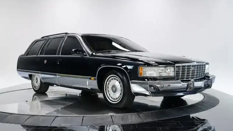 1995 Cadillac Fleetwood - Image 2 of 31