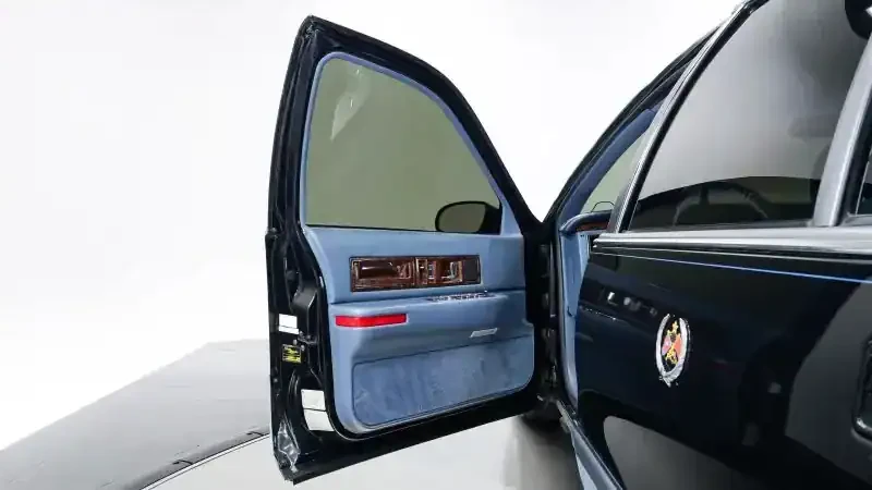 1995 Cadillac Fleetwood - Image 20 of 31