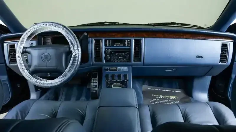 1995 Cadillac Fleetwood - Image 19 of 31