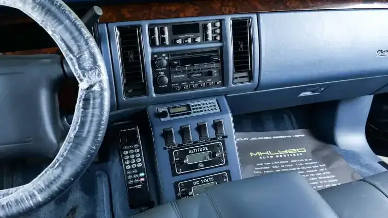 1995 Cadillac Fleetwood - Image 22 of 31