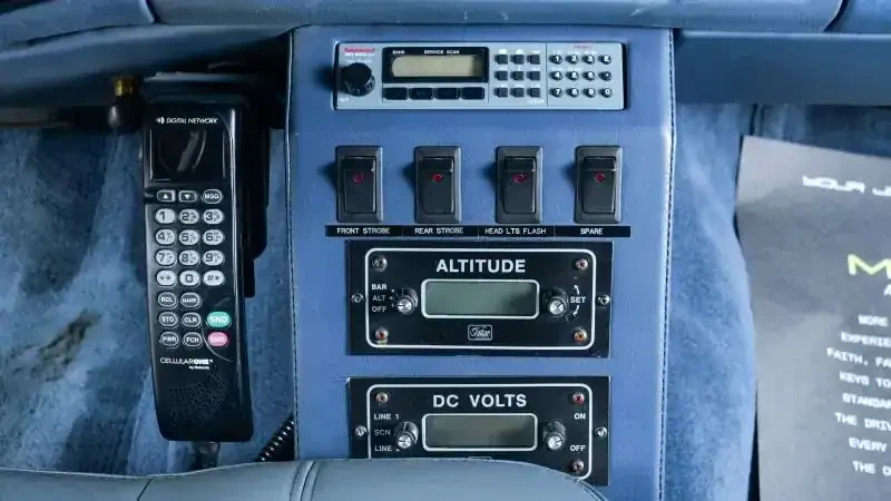 1995 Cadillac Fleetwood - Image 23 of 31