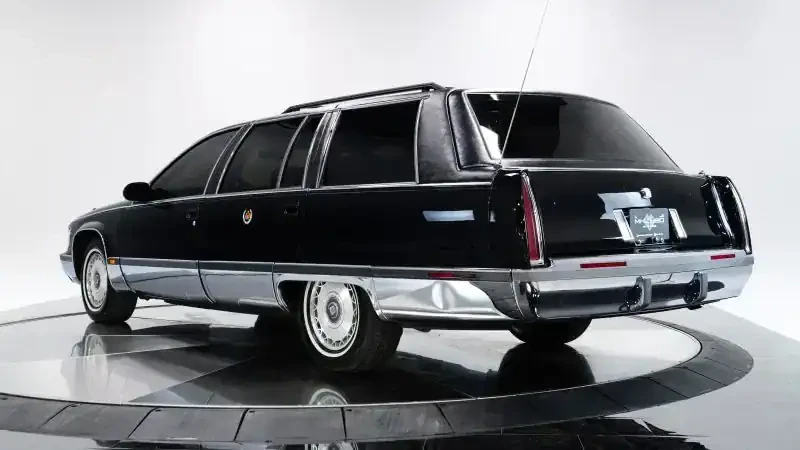 1995 Cadillac Fleetwood - Image 5 of 31