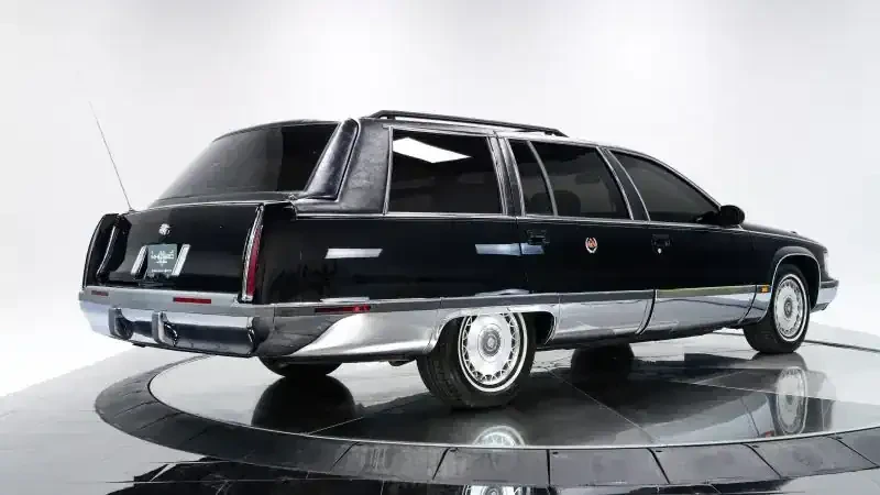 1995 Cadillac Fleetwood - Image 15 of 31