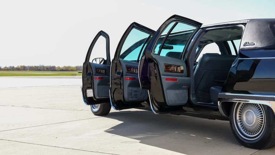 1995 Cadillac Fleetwood - Image 23 of 31