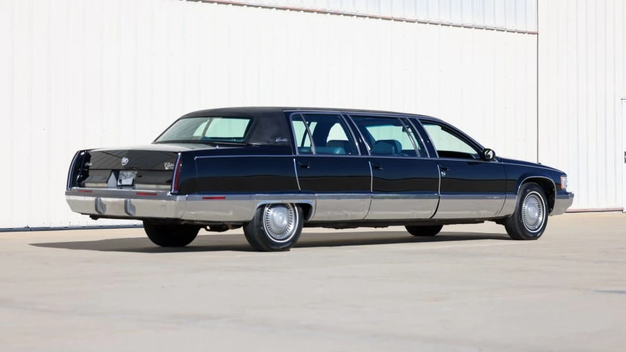 1995 Cadillac Fleetwood - Image 3 of 31