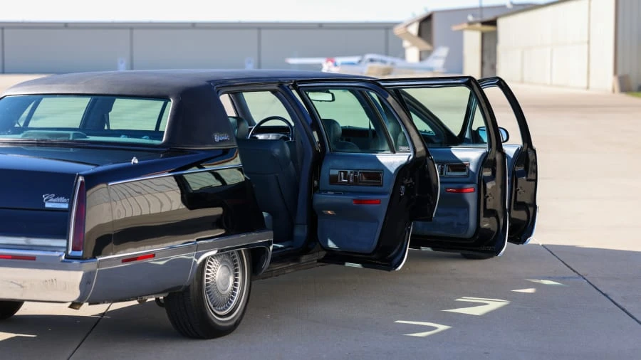 1995 Cadillac Fleetwood - Image 12 of 31