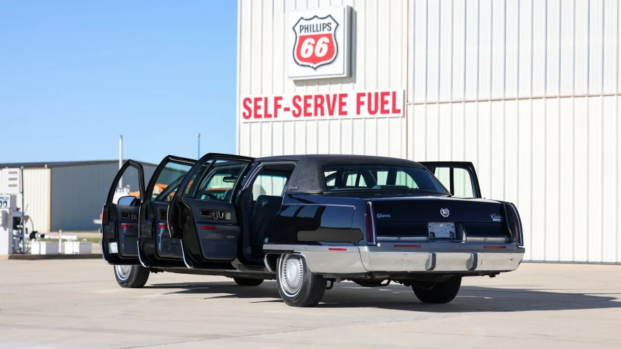 1995 Cadillac Fleetwood - Image 9 of 31