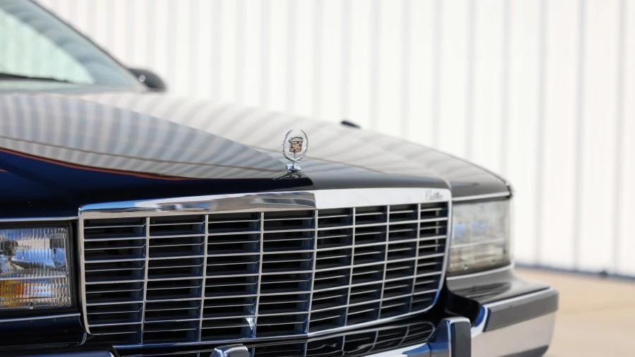 1995 Cadillac Fleetwood - Image 15 of 31