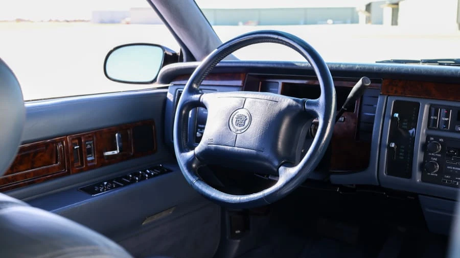 1995 Cadillac Fleetwood - Image 27 of 31