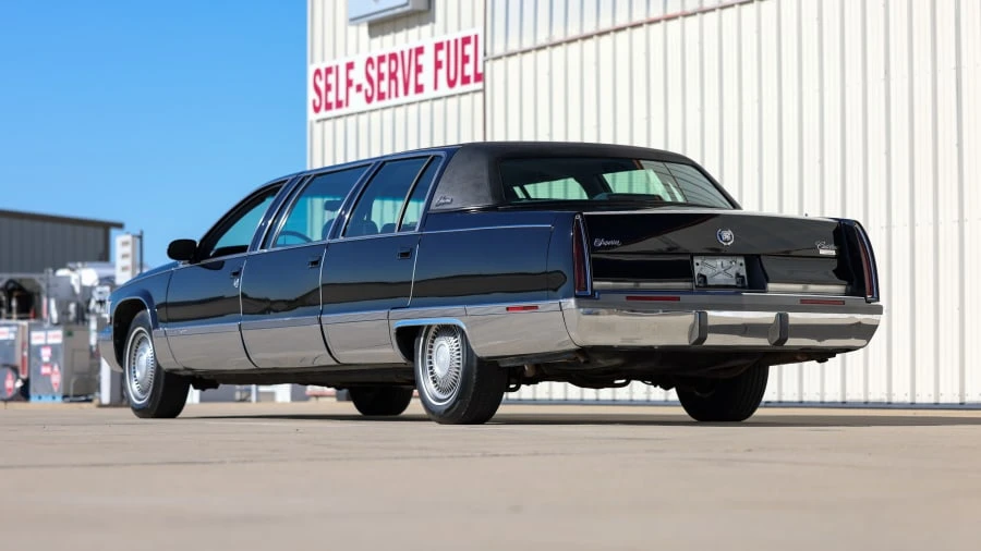 1995 Cadillac Fleetwood - Image 7 of 31