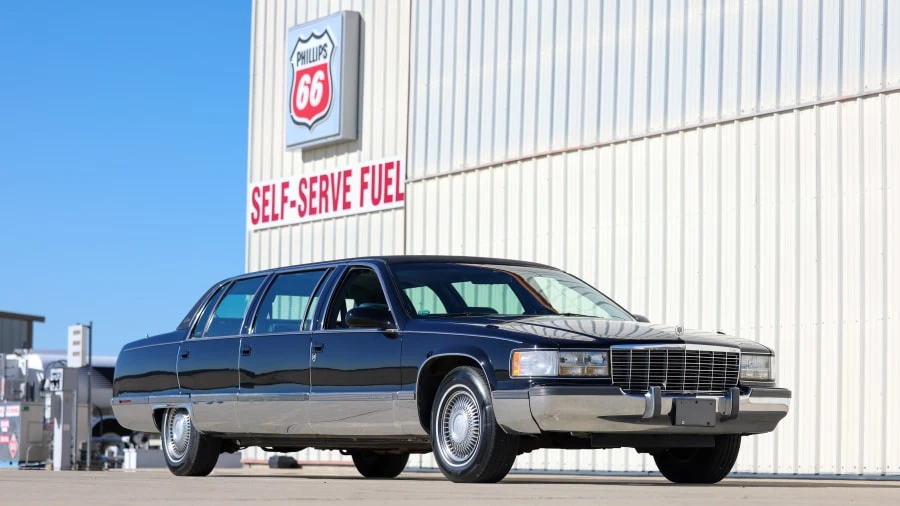 1995 Cadillac Fleetwood - Image 8 of 31