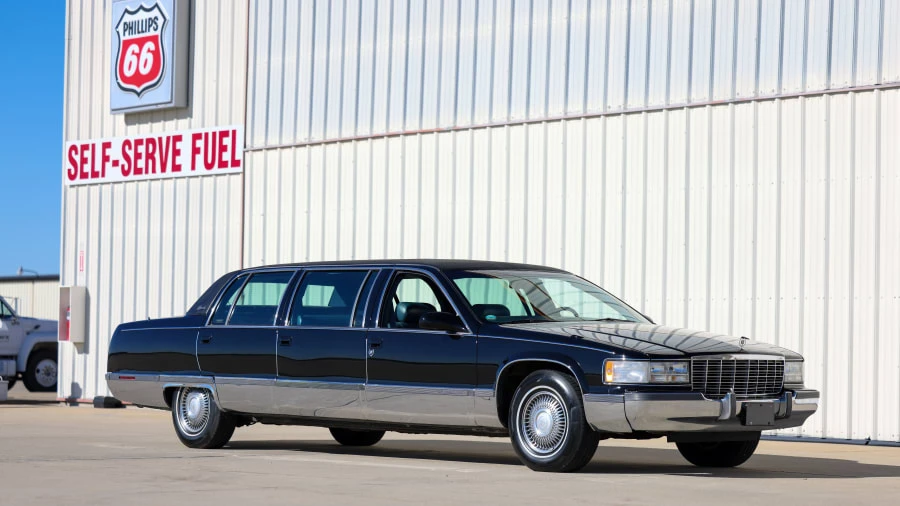 1995 Cadillac Fleetwood - Image 10 of 31