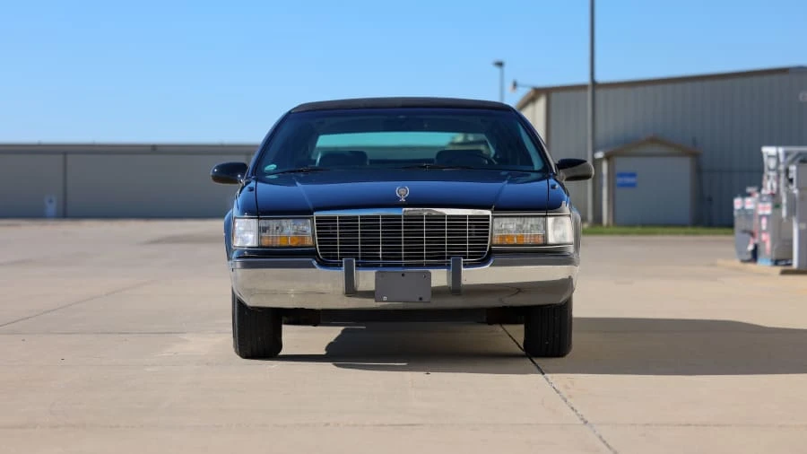 1995 Cadillac Fleetwood - Image 4 of 31