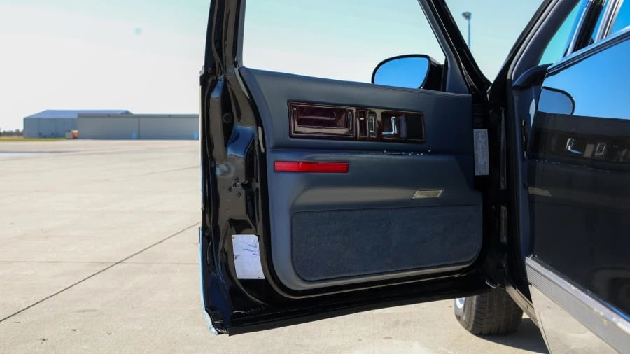 1995 Cadillac Fleetwood - Image 30 of 31