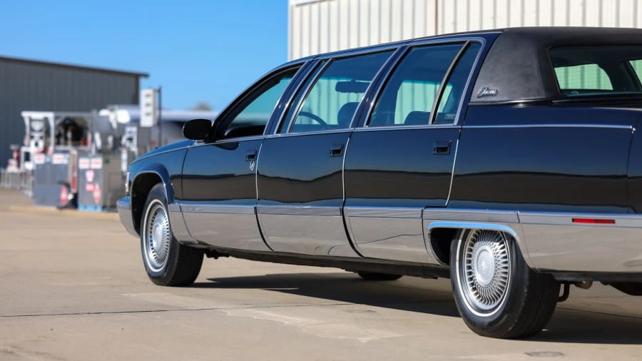 1995 Cadillac Fleetwood - Image 20 of 31