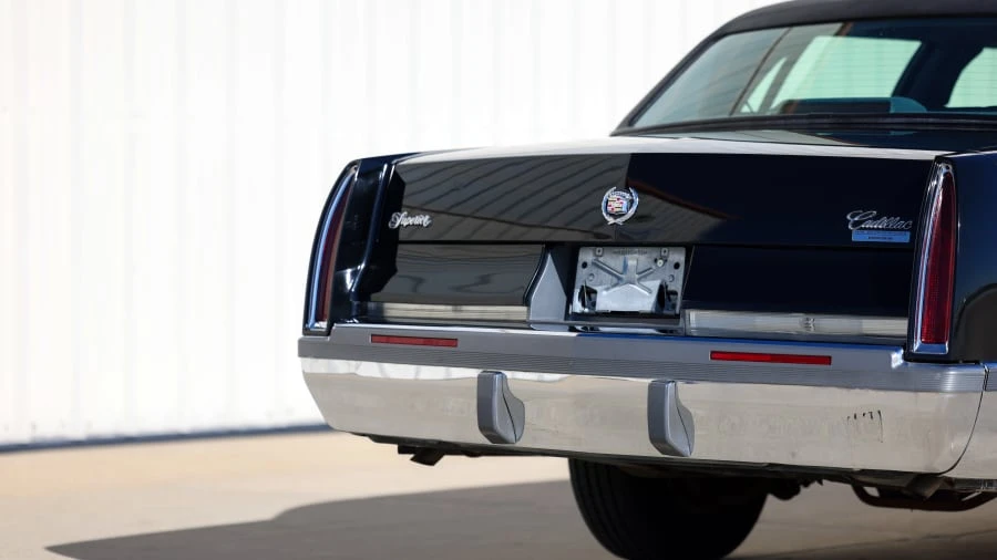 1995 Cadillac Fleetwood - Image 19 of 31