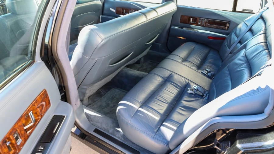1995 Cadillac Fleetwood - Image 26 of 31