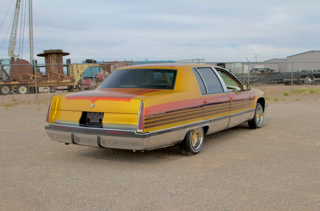 1995 Cadillac Fleetwood - Image 11 of 31