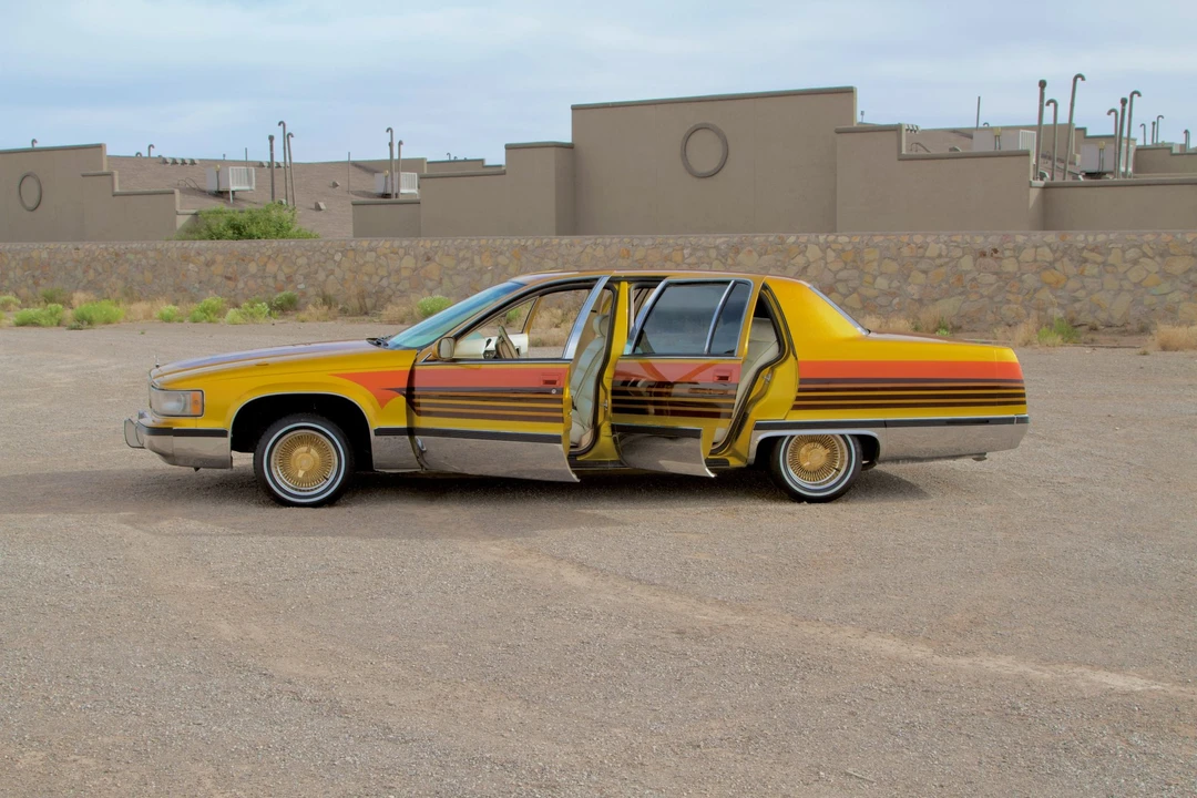 1995 Cadillac Fleetwood - Image 16 of 31