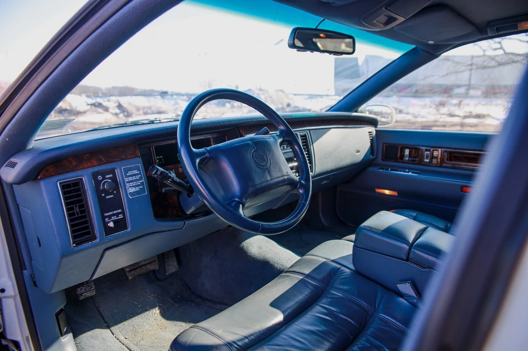 1995 Cadillac Fleetwood - Image 6 of 8