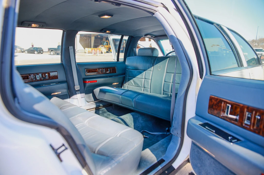 1995 Cadillac Fleetwood - Image 5 of 8