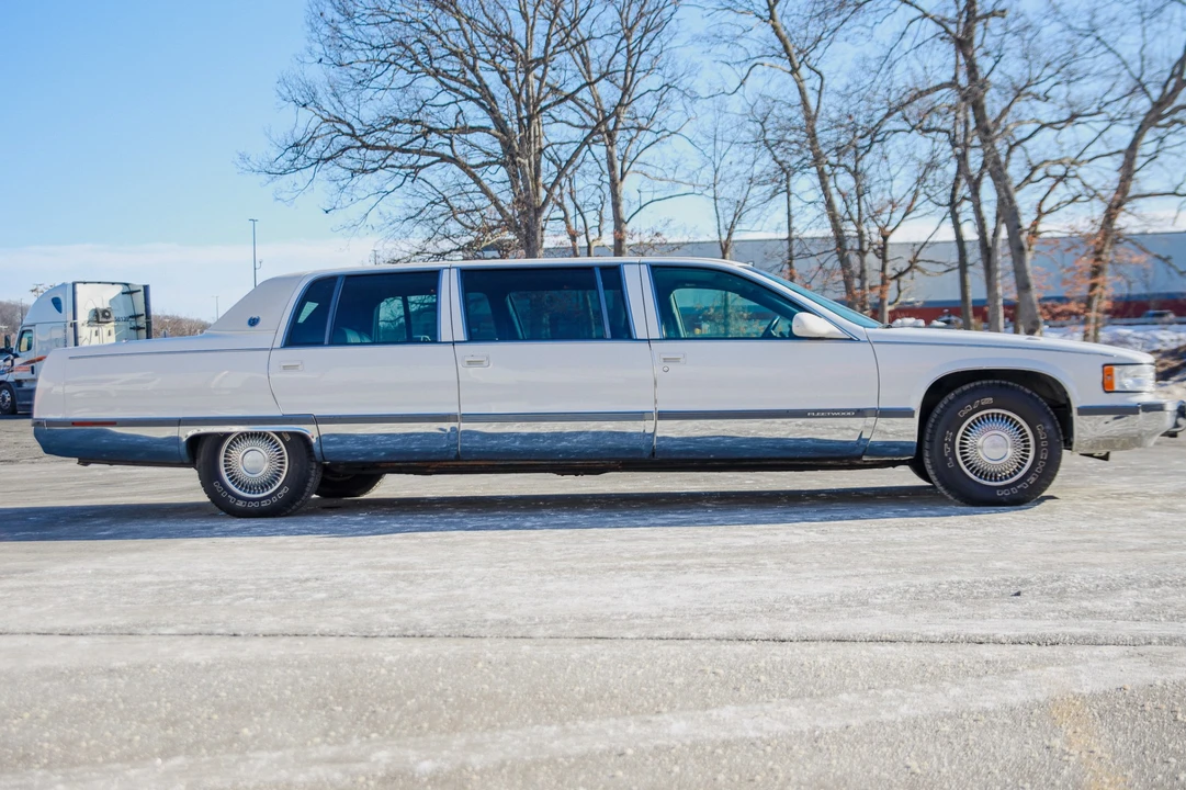 1995 Cadillac Fleetwood - Image 3 of 8